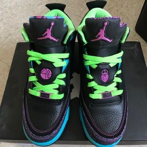 Auth: Jordan son of low GS boy size 5.5